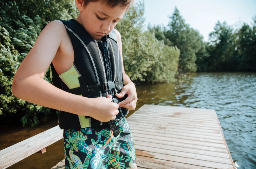 kid put on life jacket for saona island