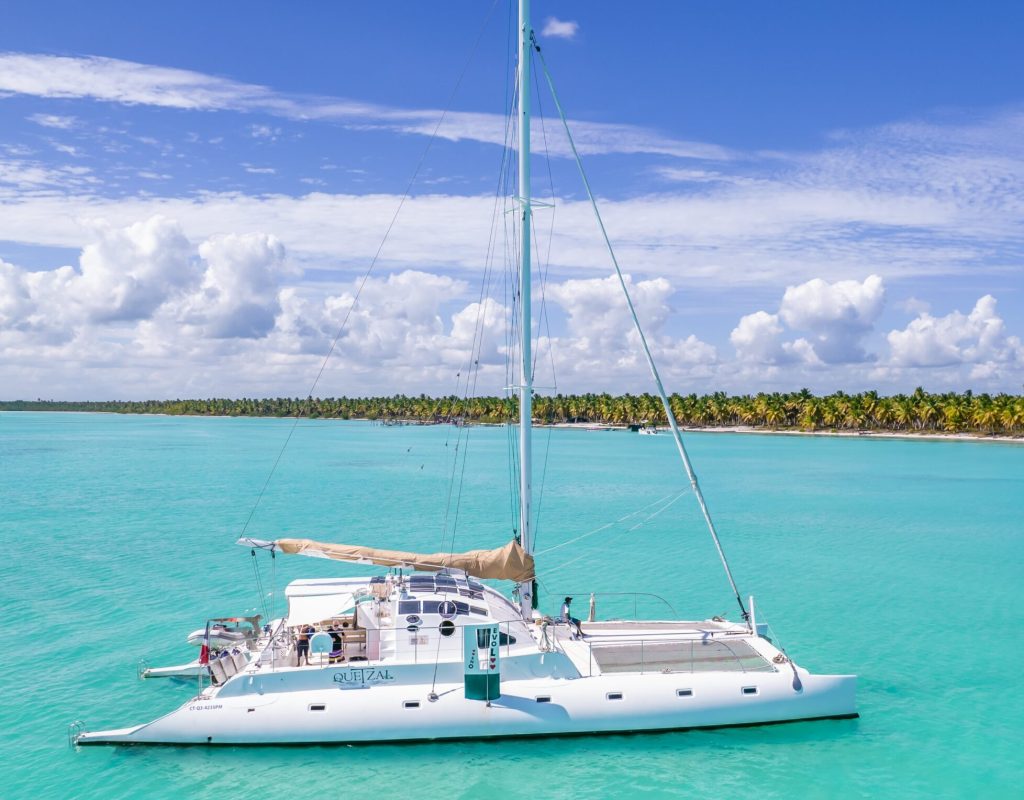 catamaran a saona en petit comité arret piscine naturelle