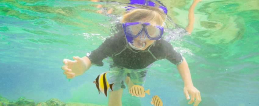 enfant snorkeling