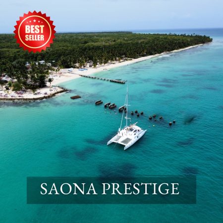 Catamaran amaré au spot de snorkeling à Catuano proche de l'ile de Saona, meilleur vente